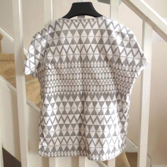 Gap Grey White Cotton Short Sleeve Geometric Aztec Print Pattern Tee T-Shirt - Picture 2 of 4